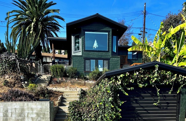 Charming 1923 2-bedroom 2-bath home with WiFi and AC in Los Angeles
