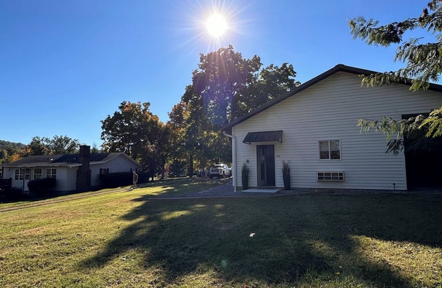 Charming 1Bd house S.Knox 3 miles from Dowtown. Private Driveway w/all Amenities