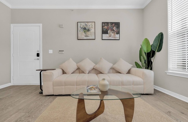 Charming 1BD in Magnolia - pool, gym & steps from shops!