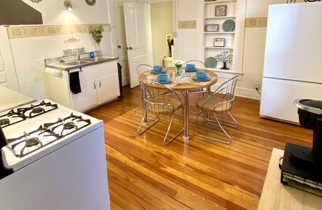 Charming 1Bed/1Bath Apartment (1st floor) *Extended Stay*