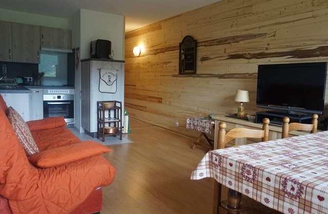Charming 1BR Apt in Méaudre Village - Close to Ski Slopes, Balcony, Wi-Fi, Parking