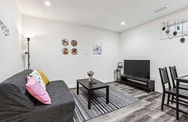 Charming 1BR Basement Suite w Parking—Calgary