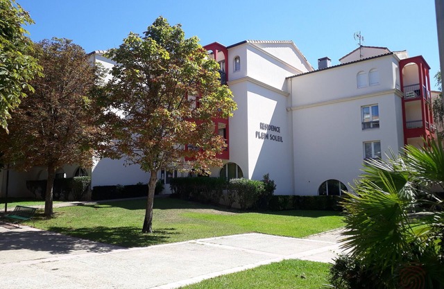 Charming 1BR Apartment with Forest View, Wi-Fi, Balconies, Close to Thermes and Town Center