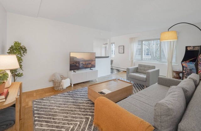 Charming 1BR Great Walkability & Amenities, Dog Ok