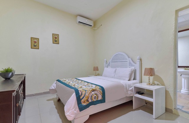 Charming 1BR Hotel Room in Historic Zona Colonial with WiFi and AC