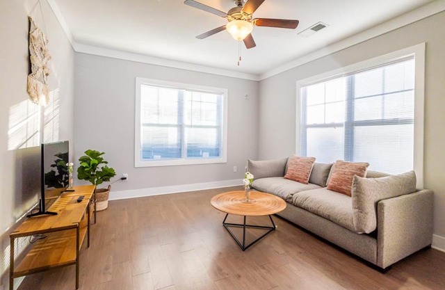 Charming 1BR with Gym and Workspace