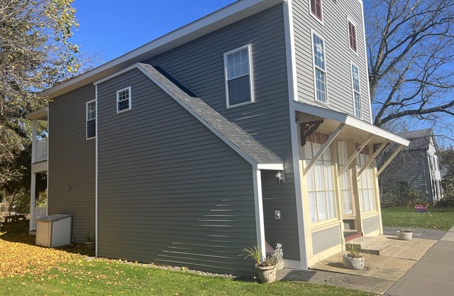 Charming 1st floor apt. in Milford, under 5 minutes to Dreams Park
