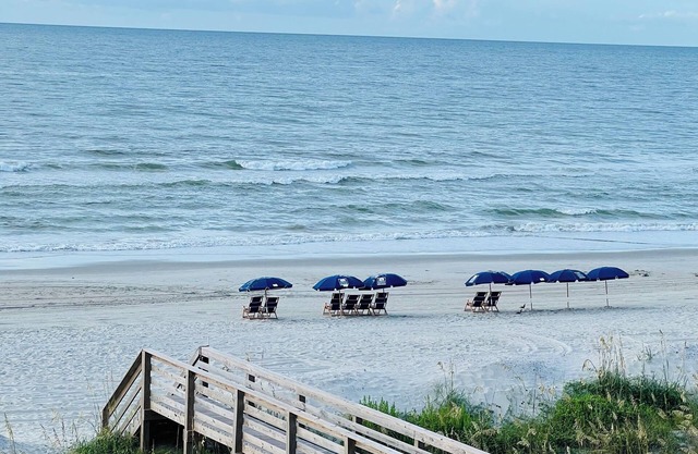 Charming 2/2 Oceanfront condo in N. Myrtle Beach, Pets, top floor balcony view.