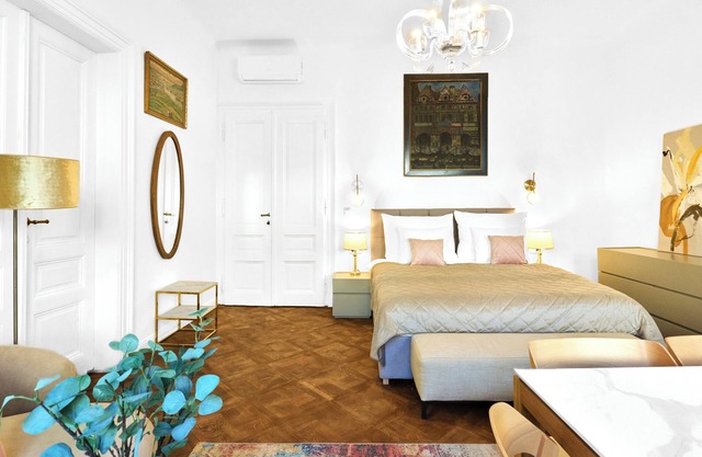 Charming 2-bedroom Old Town apartment with WiFi, AC in marvelous Prague
