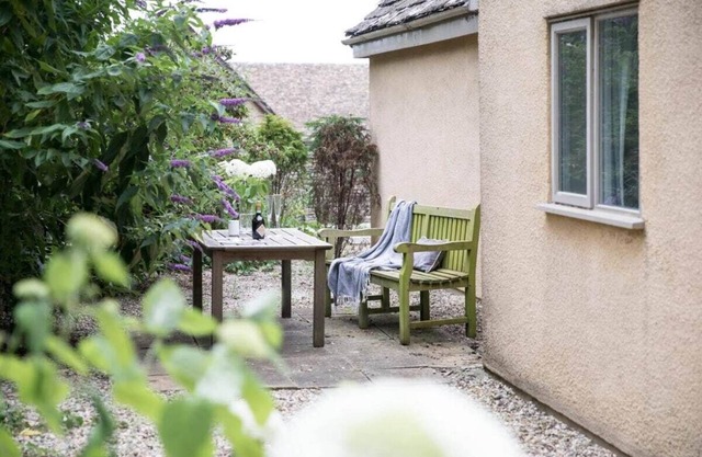 Charming 2 Bed/1 Bath in Beverston Castle