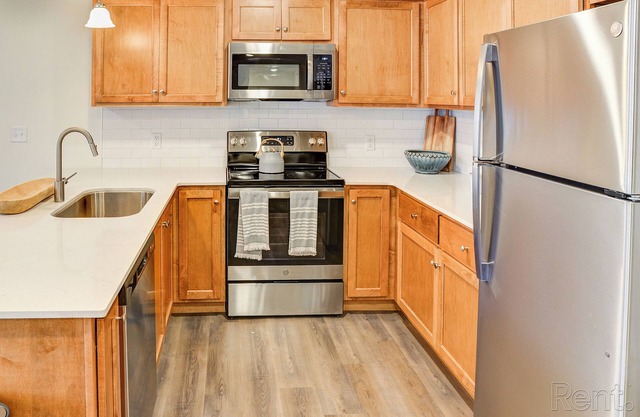 Charming 2-Bed, 2-Bath Apt. in Morgantown, Pa - Cozy Getaway with Comfort!