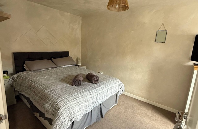 Charming 2-Bed Bungalow in Peaceful Village Countryside Escape