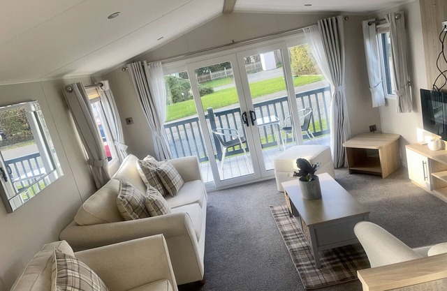 Charming 2-Bed Chalet in Tuxford