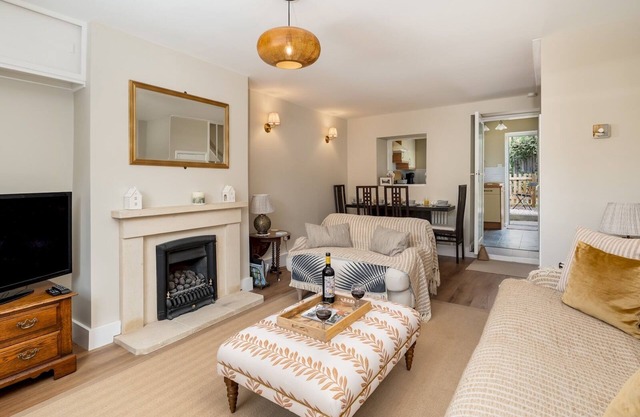 Charming 2 Bed Cottage in the Heart of Adderbury | Pass the Keys