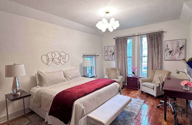 Charming 2-bed townhome with WiFi, AC in lovely Dayton 2 min downtown 5min to UD