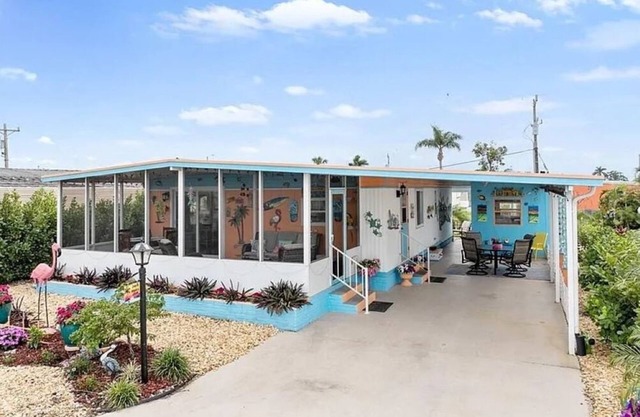 Charming 2-bedroom, 2-bath cottage with a beach house feel in North Fort Myers