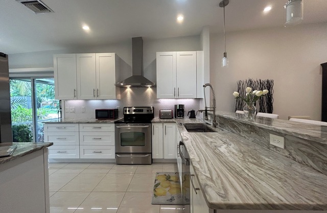 Charming 2-bedroom house with gorgeous patio garden