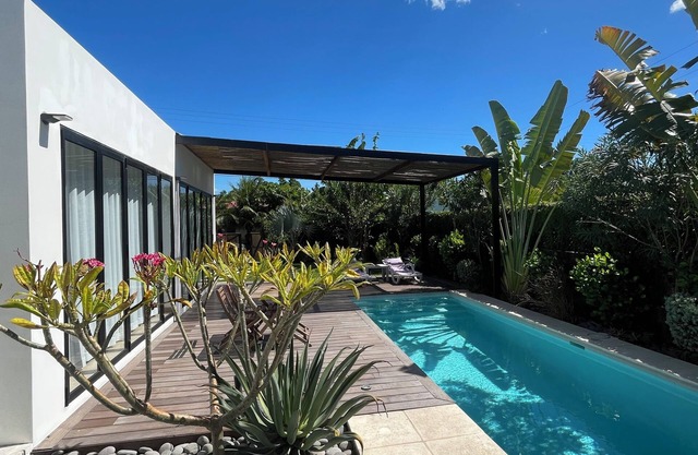 Charming 2-bedroom villa with WiFi, AC in tranquil Playa San Blas
