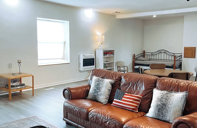 Charming 2-bedroom apartment with WiFi, AC in Pleasant Lawrenceville