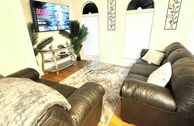 Charming 2-bedroom 1 bath apartment , WiFi in delightful downtown Memphis
