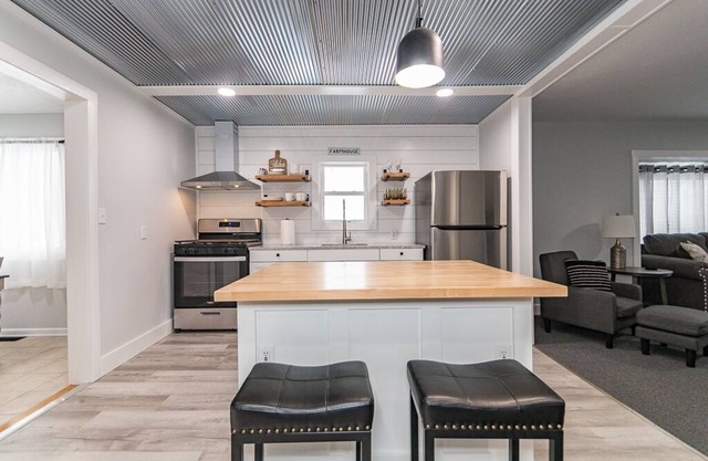 Charming 2 bedroom, 2 bathroom home.