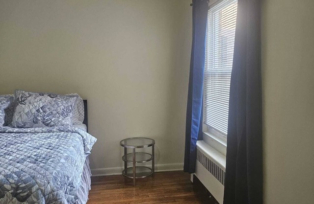 Charming 2-bedroom apartment with WiFi, AC in wonderful Washington
