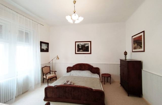 Charming 2-bedroom apartment in lovely Keszthely with WiFi, washing machine
