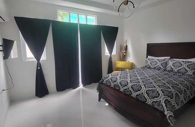 Charming 2-bedroom apartment with AC, WiFi in wonderful Kingston