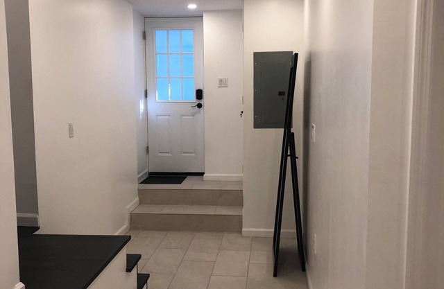 Charming 2-bedroom apartment with WiFi, AC in lovely Brooklyn