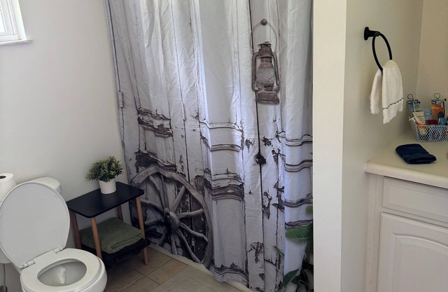 Charming 2-bedroom apartment with AC, WiFi in tranquil Benton