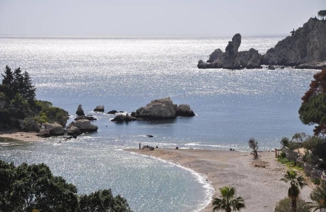 Charming 2-bedroom apartment with WiFi, AC in superb Giardini Naxos - Taormina