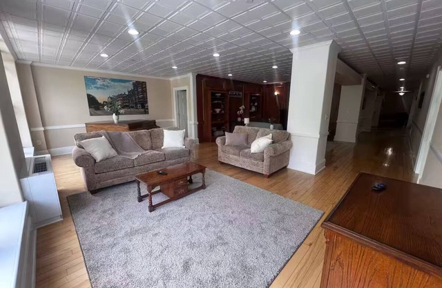 Charming 2-bedroom apartment in Keene with WiFi and AC