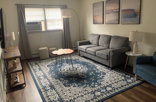 Charming 2-bedroom apartment in Niles with WiFi and AC