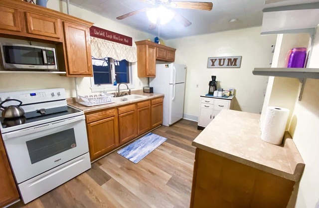 Charming 2-bedroom apt. with fully equipped kitchen, washer/dryer in Windber,