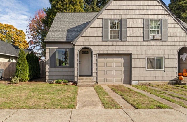 Charming 2-bedroom bungalow in Lebanon.