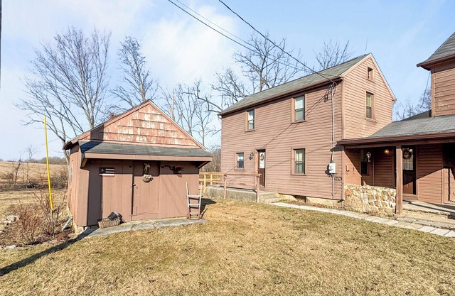 Charming 2-bedroom bungalow with AC, WiFi in nice Bethel