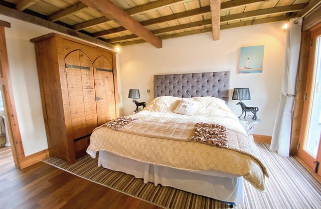 Charming 2-bedroom cottage in the countryside Birmingham with hot tub, sauna
