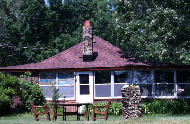 Charming 2-Bedroom Cabin with boathouse on Big Carnelian Lake in Stillwater