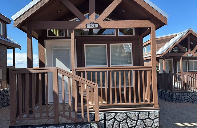 Charming 2-bedroom cabin #105 in amazing Moab with AC, WiFi