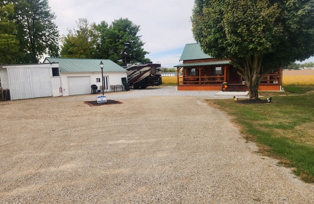 Charming 2-bedroom cabin in Carey with AC, WiFi