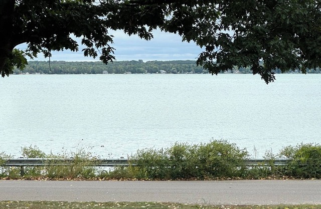Charming 2-bedroom cottage in marvelous Cheboygan with WiFi, AC