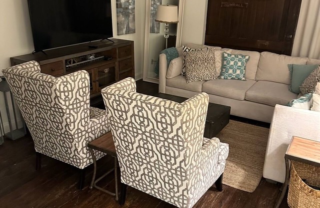 Charming 2 bedroom condo in the heart of beautiful Natchez, MS.