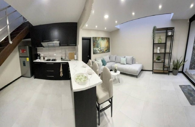 Charming 2-bedroom corp. apartment in enchanting Cuenca with WiFi CASA COLIBRI