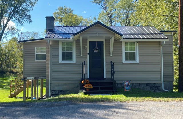 Charming 2-bedroom Cottage by the River