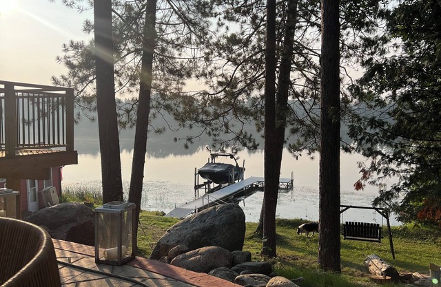 Charming 2-bedroom Enchanting Lake home with Rustic feel! Guest cabin n Sauna