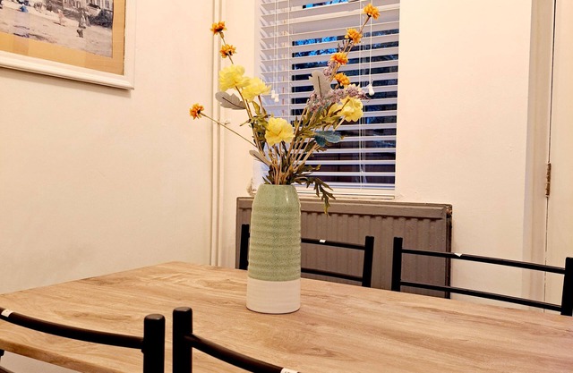 Charming 2-bedroom house in enchanting Belle Isle with free WiFi