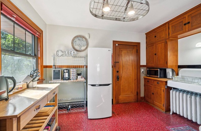 Charming 2-bedroom house in nice Saint Paul with WiFi, AC
