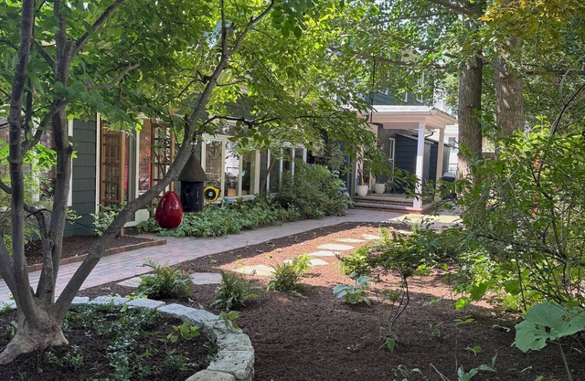 Charming 2-bedroom house with a hidden garden in lovely Cambridge.