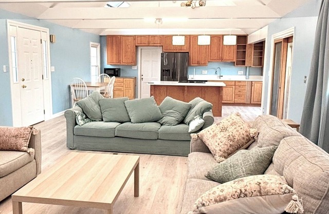 Charming 2-bedroom house in wonderful Oxon Hill with AC, WiFi