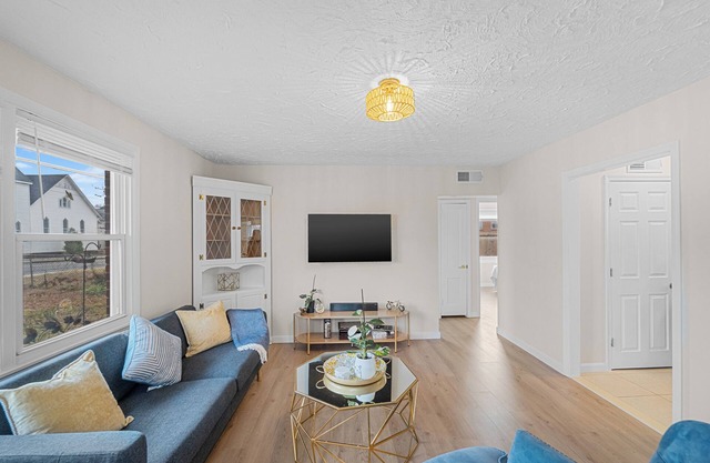 Charming 2-bedroom house with AC, WiFi in quaint Oxon Hill